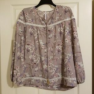 Great for work! Adorable taupe blouse
